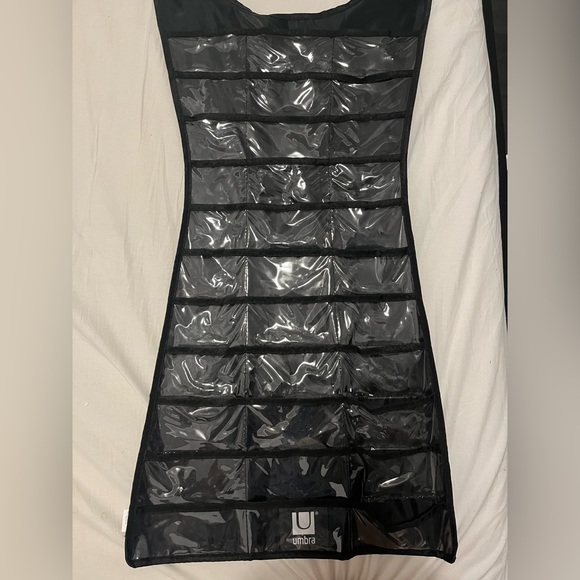 UMBRA Little Black Dress Jewelry Organizer. - Picture 5 of 10